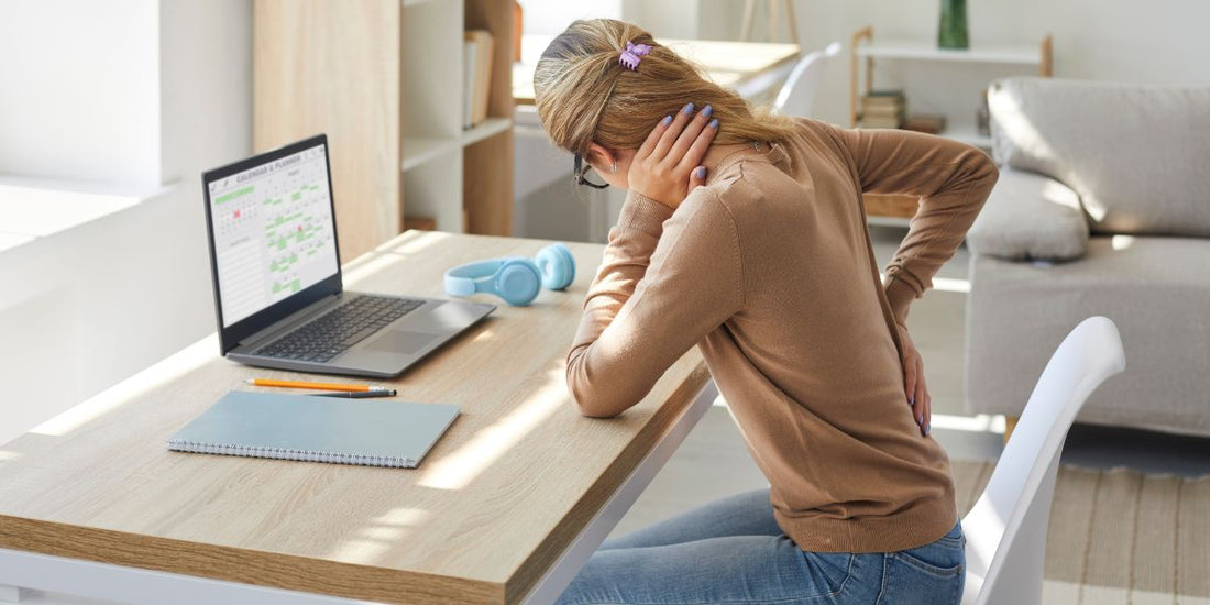 Télétravail et mal de dos : les 5 erreurs posturales les plus fréquentes (et comment les corriger)